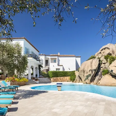 La Rocca & 5* Baja Cerdeña